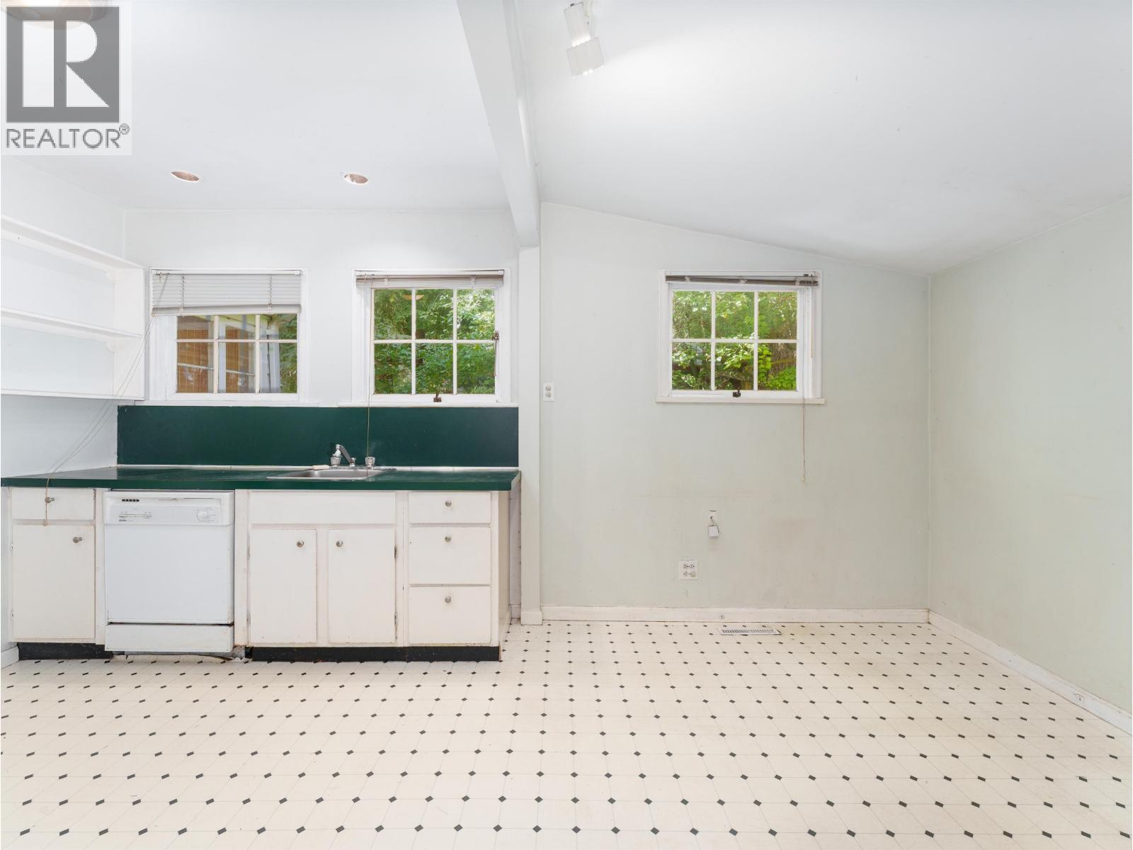 4150 DOLLARTON HIGHWAY, North Vancouver