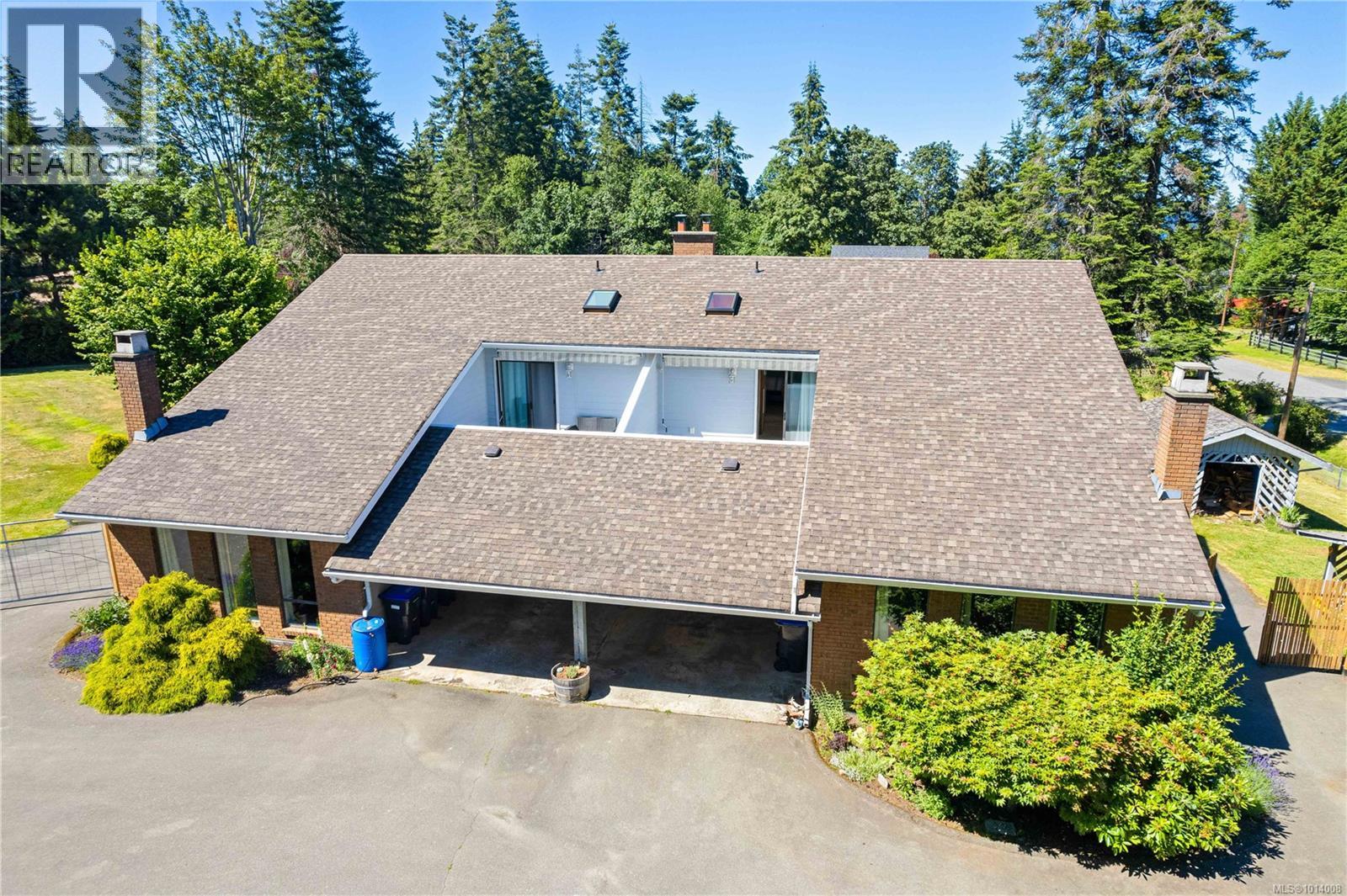 A & B 153 Bald Eagle Cres, Bowser