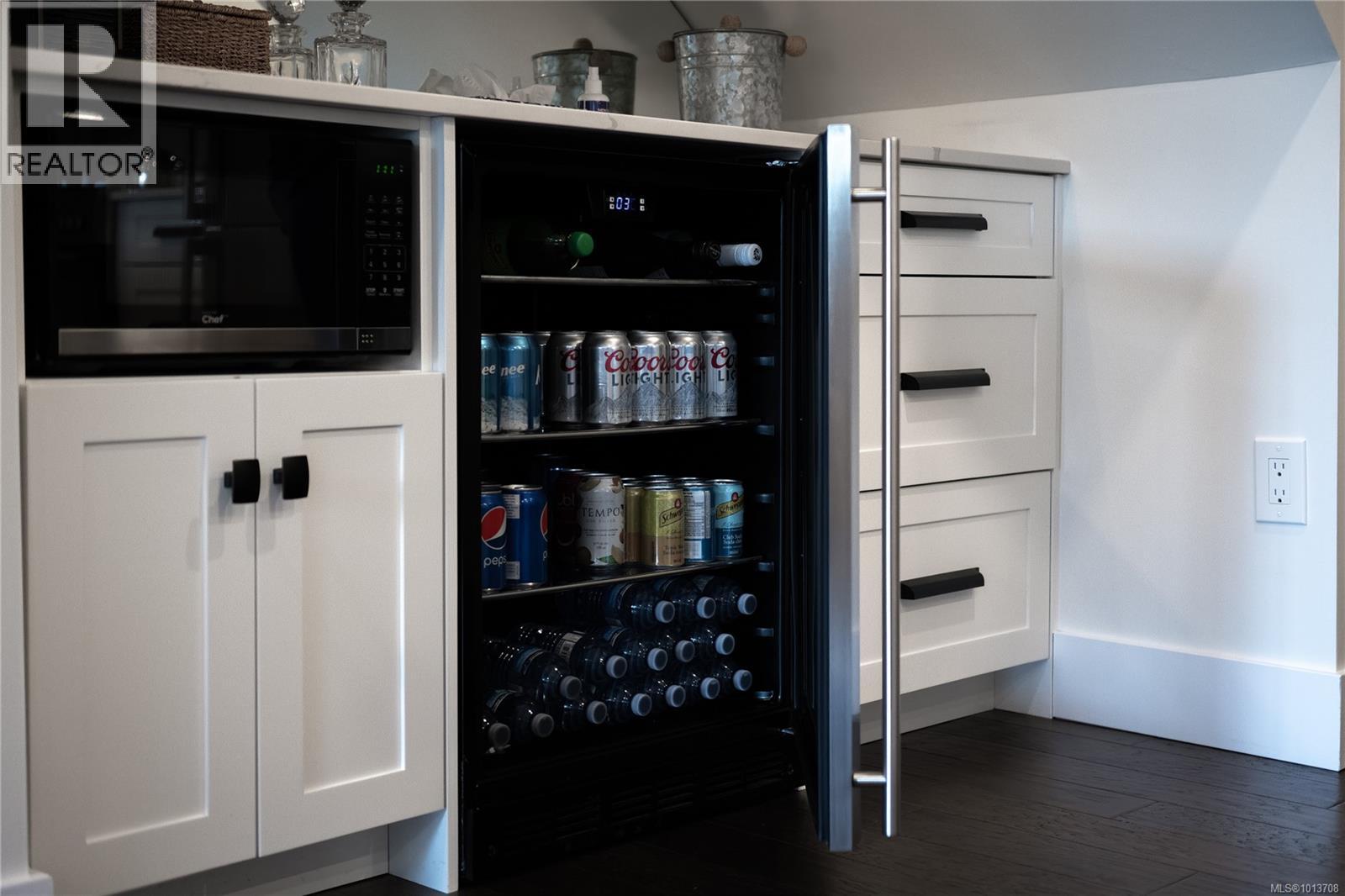 6073 Pleasant Valley Way, Nanaimo