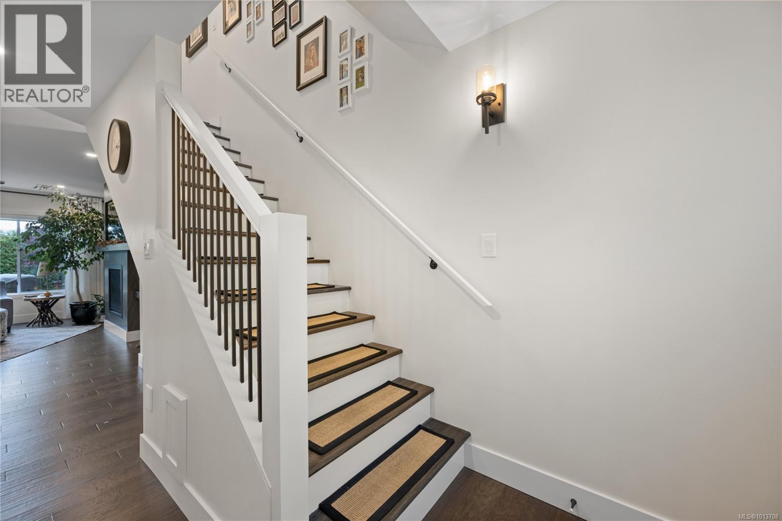 6073 Pleasant Valley Way, Nanaimo