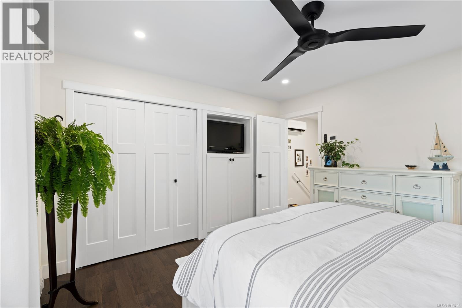 6073 Pleasant Valley Way, Nanaimo