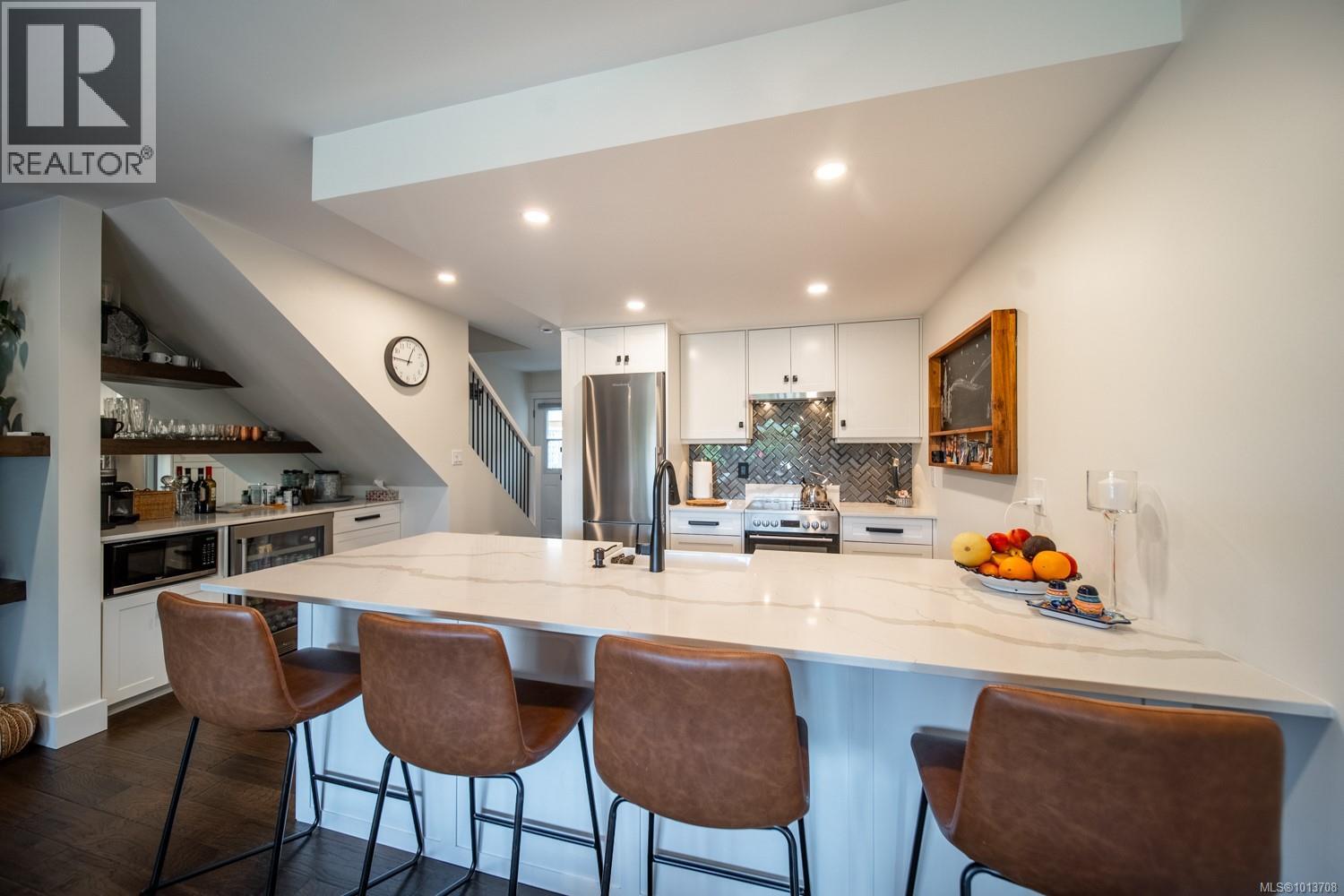 6073 Pleasant Valley Way, Nanaimo