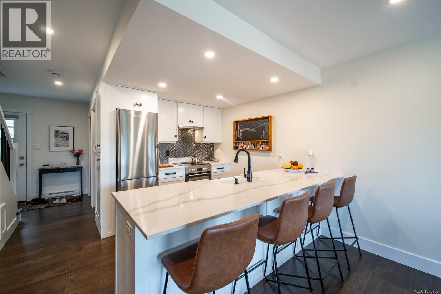 6073 Pleasant Valley Way, Nanaimo