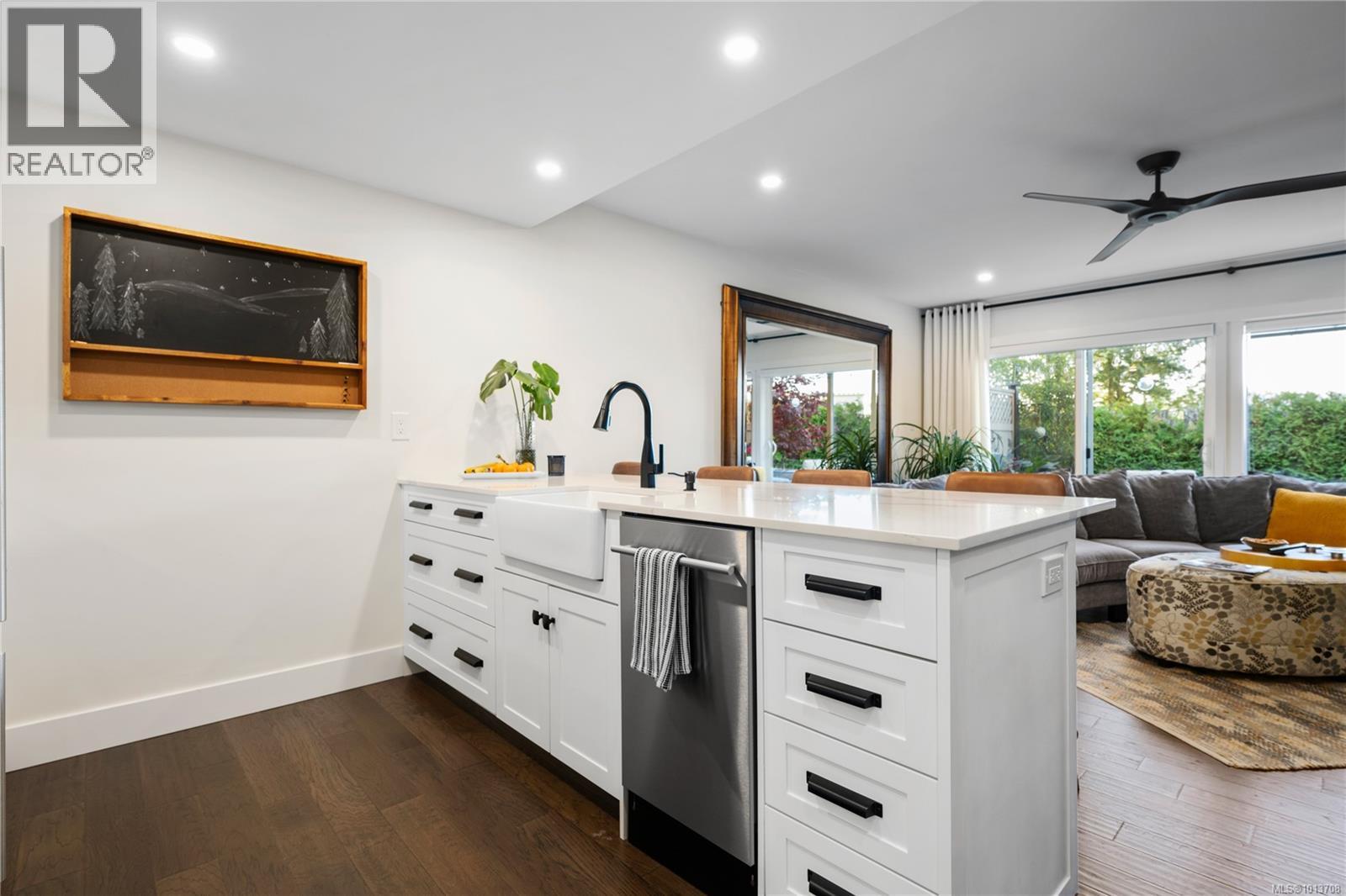 6073 Pleasant Valley Way, Nanaimo