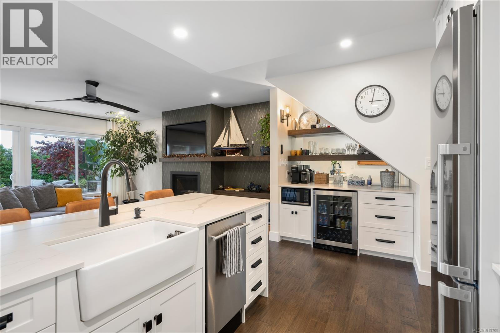 6073 Pleasant Valley Way, Nanaimo