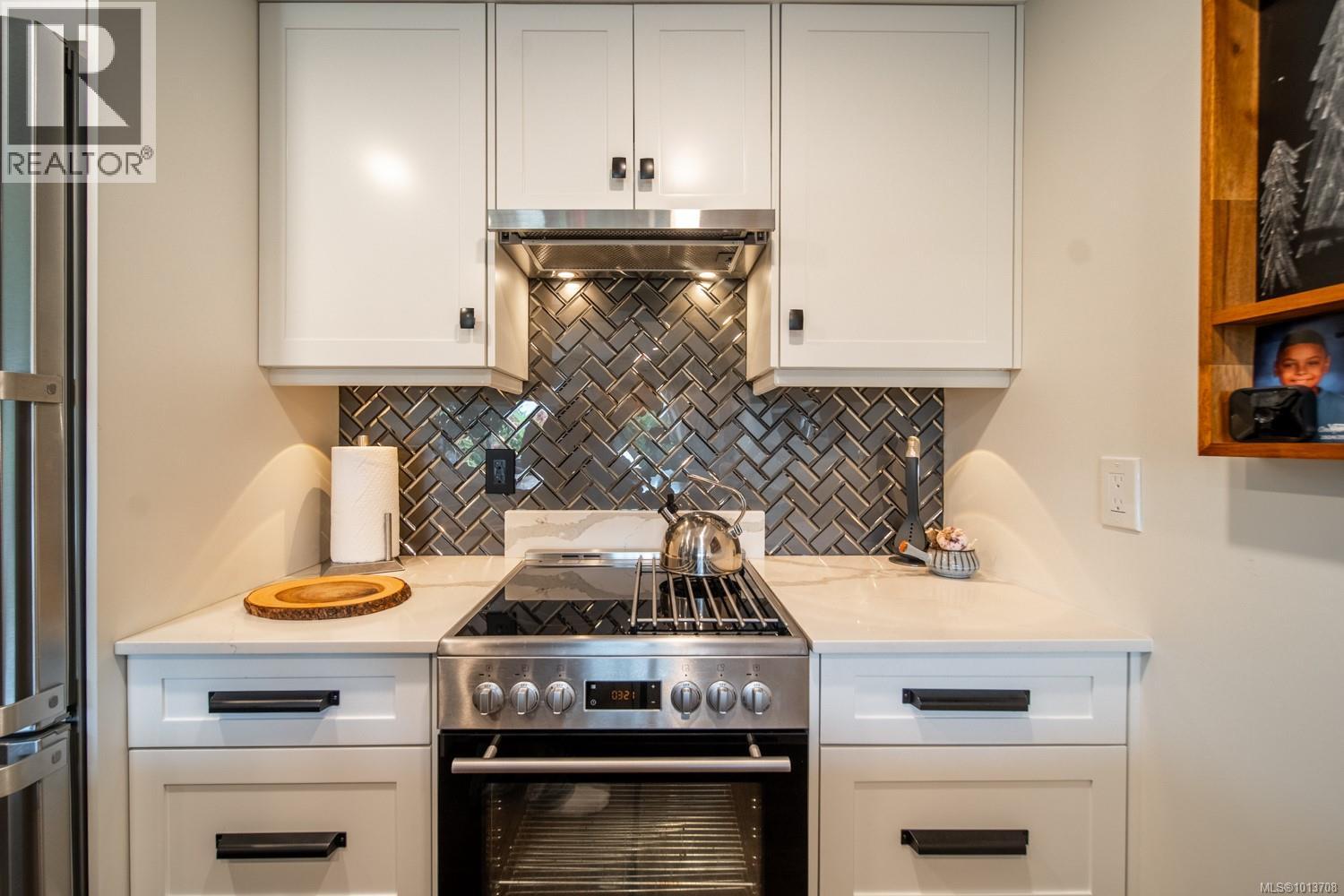 6073 Pleasant Valley Way, Nanaimo