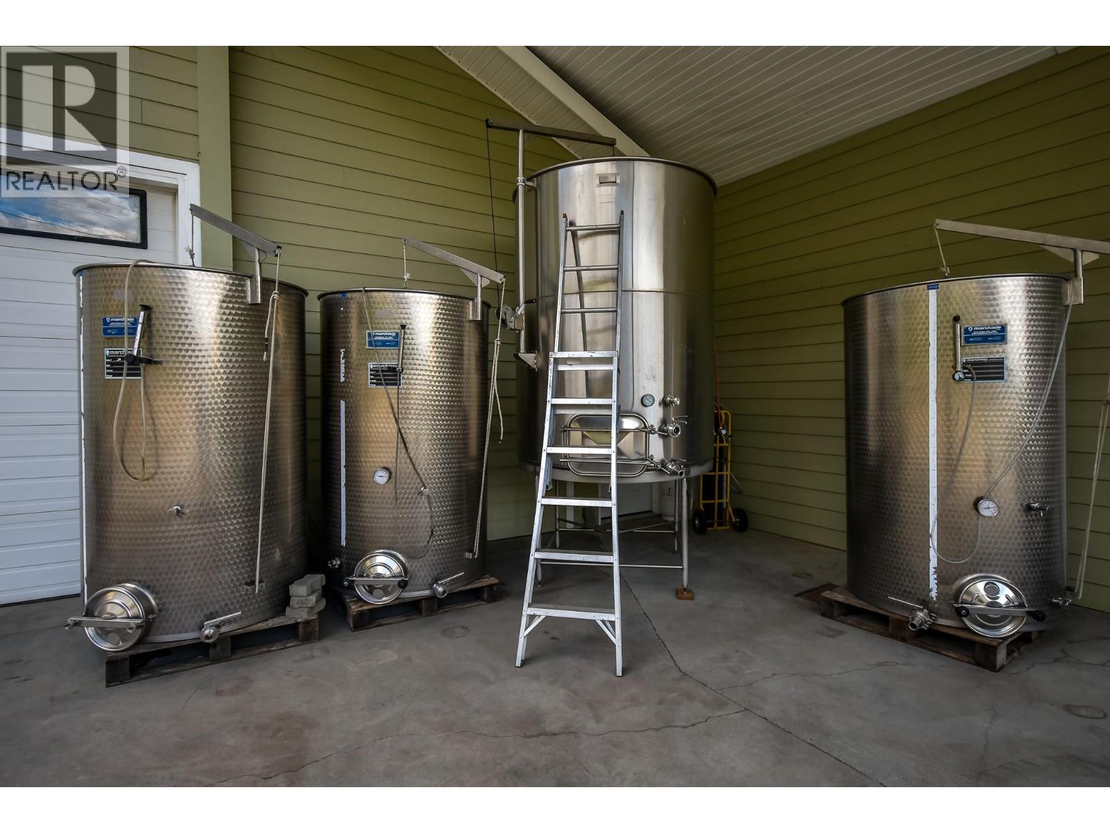 1143 Highway 3, Cawston