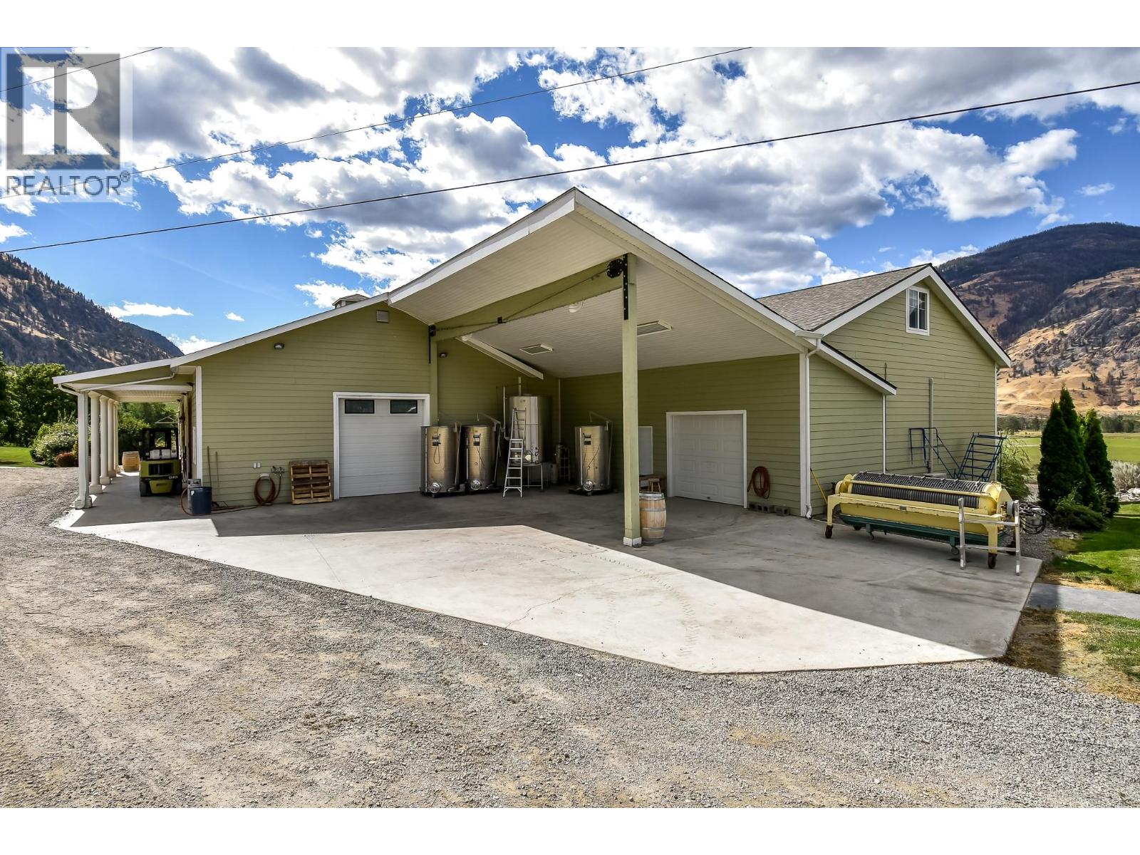 1143 Highway 3, Cawston