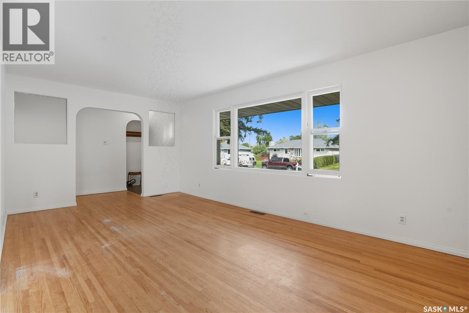 Single Family House Bungalow for Sale in  Horace STREET Regina 