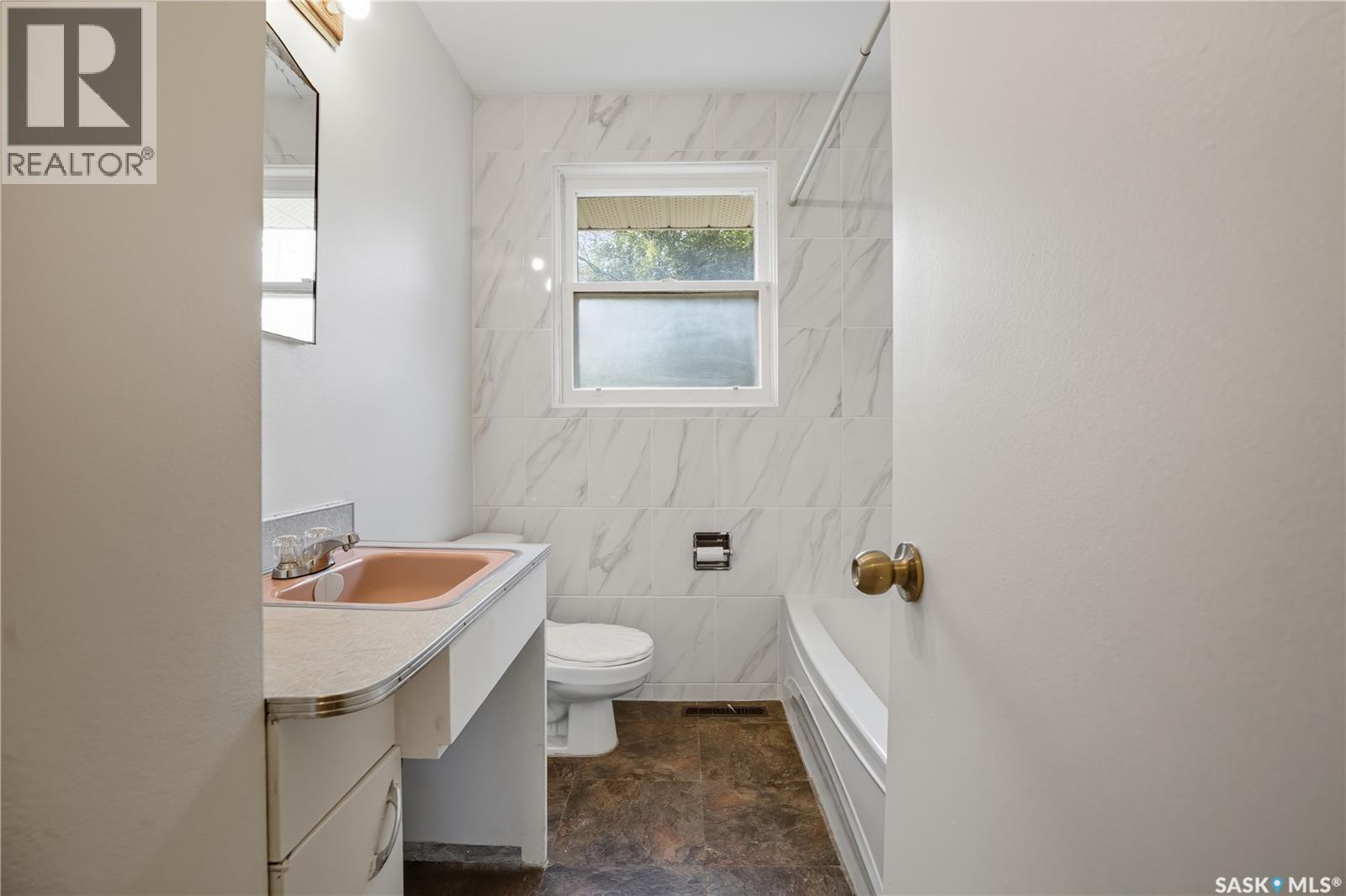 Single Family House Bungalow for Sale in  Horace STREET Regina 