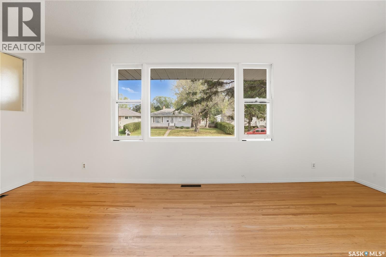 Single Family House Bungalow for Sale in  Horace STREET Regina 