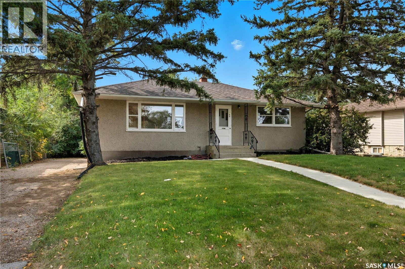 Single Family House Bungalow for Sale in  Horace STREET Regina 