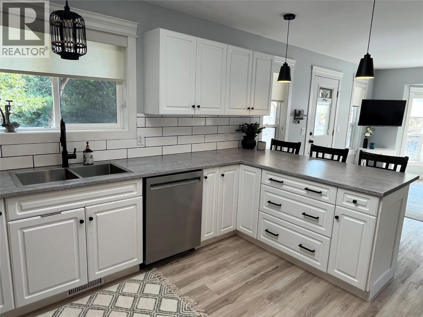  1987 Elkridge Place, Westbank