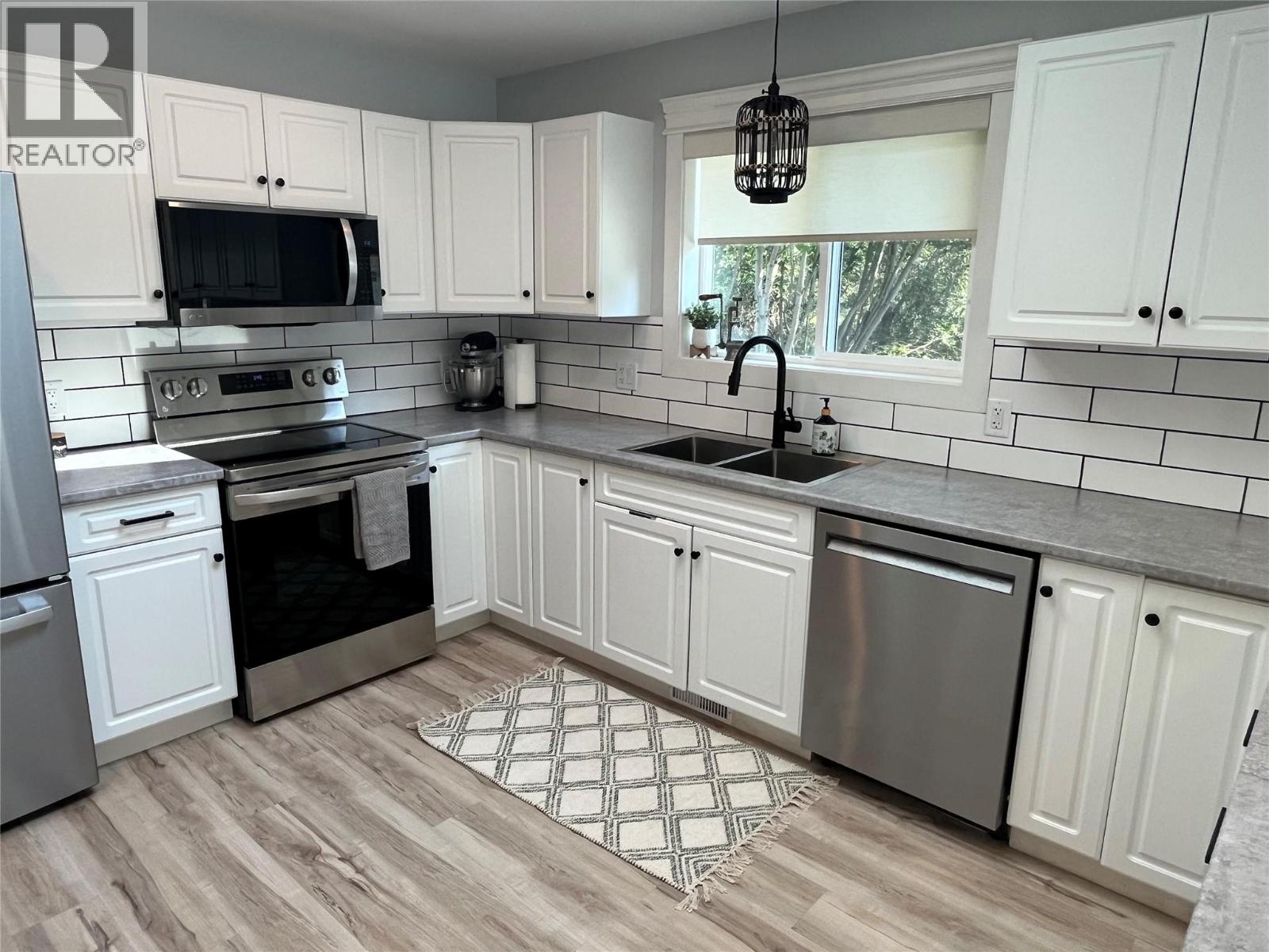  1987 Elkridge Place, Westbank