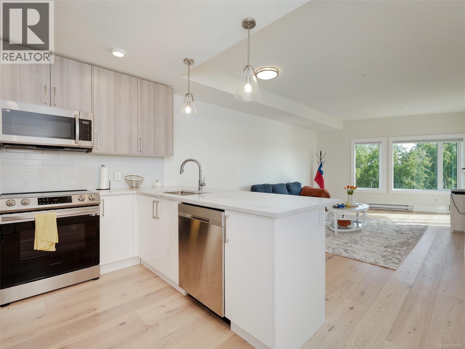 307 7098 Wallace Drive, Central Saanich