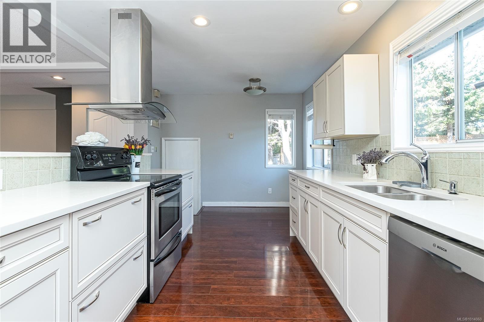 4166 Crosshaven Close, Saanich