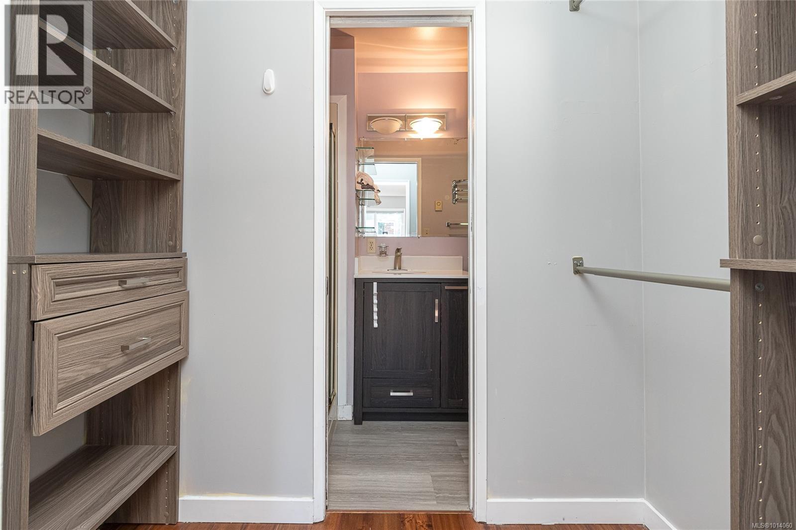 4166 Crosshaven Close, Saanich