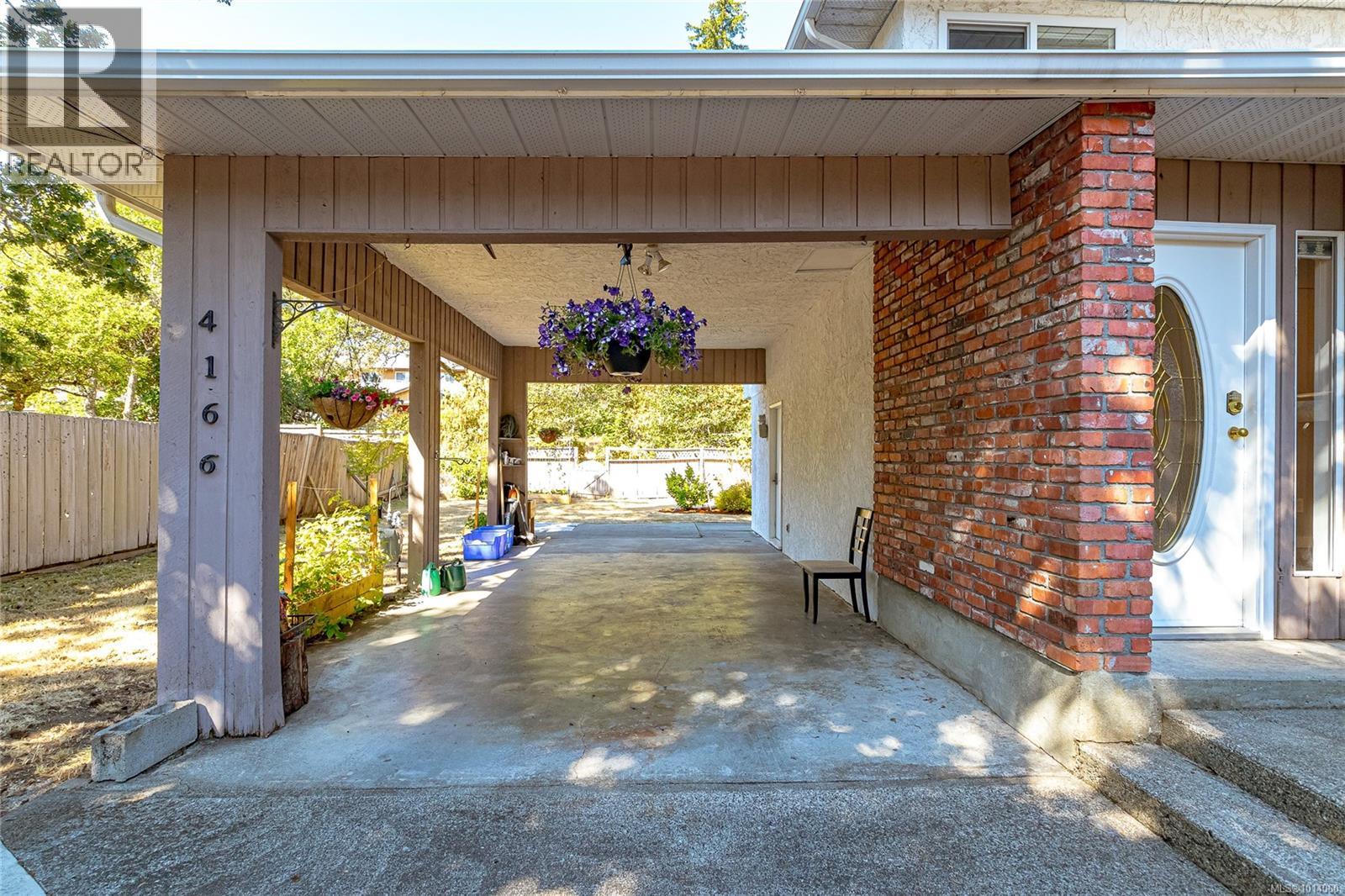 4166 Crosshaven Close, Saanich