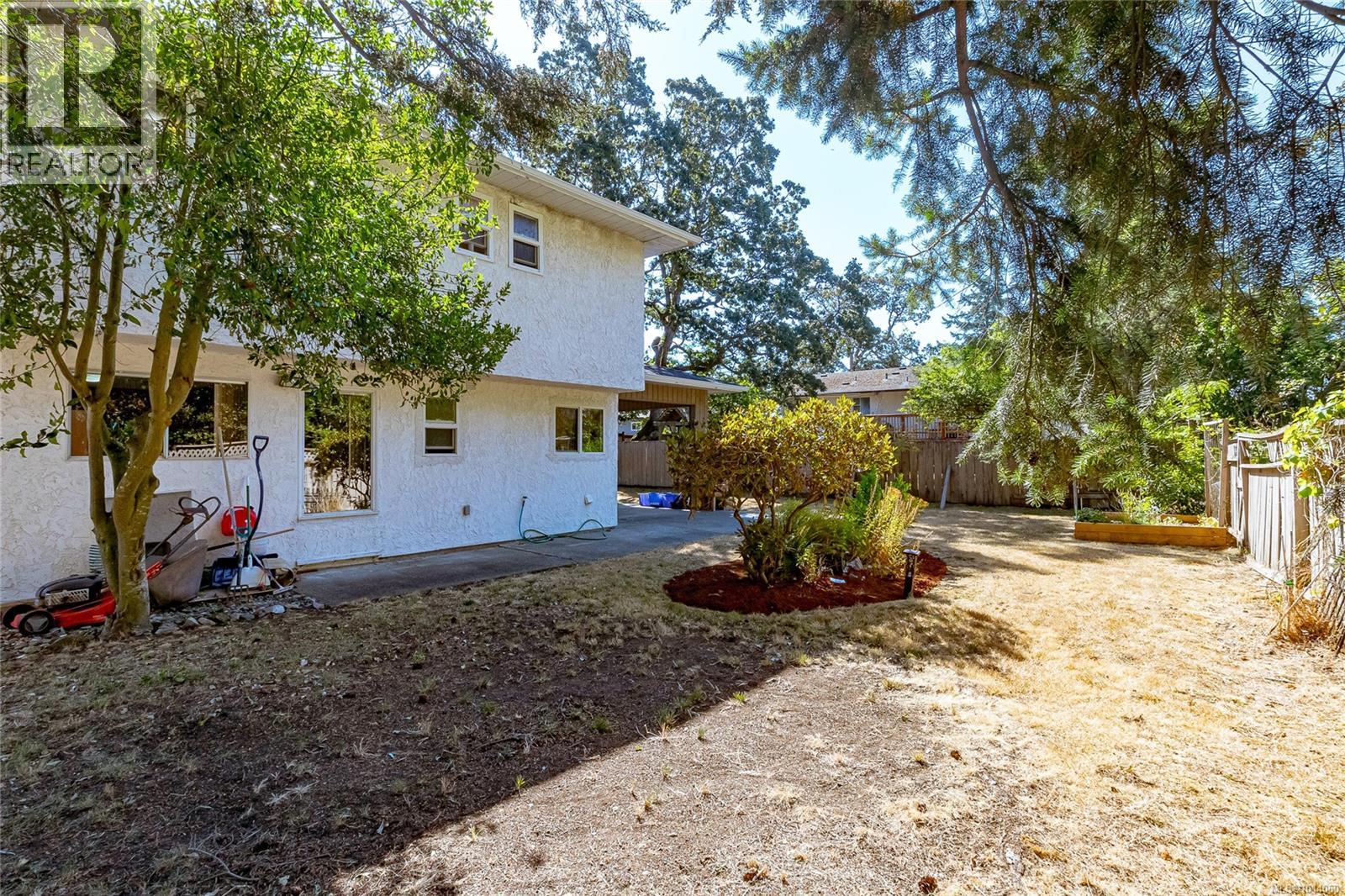 4166 Crosshaven Close, Saanich
