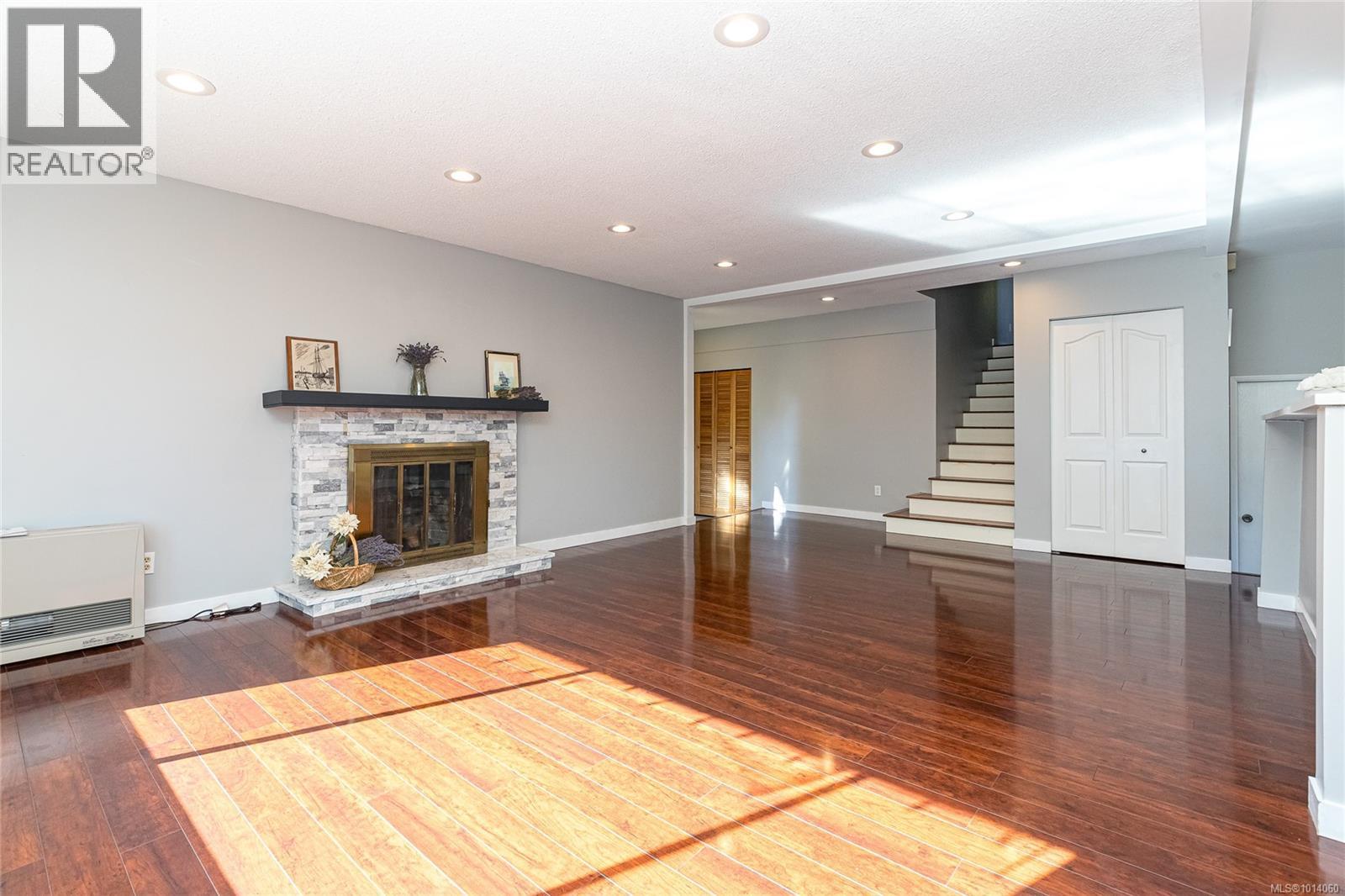 4166 Crosshaven Close, Saanich