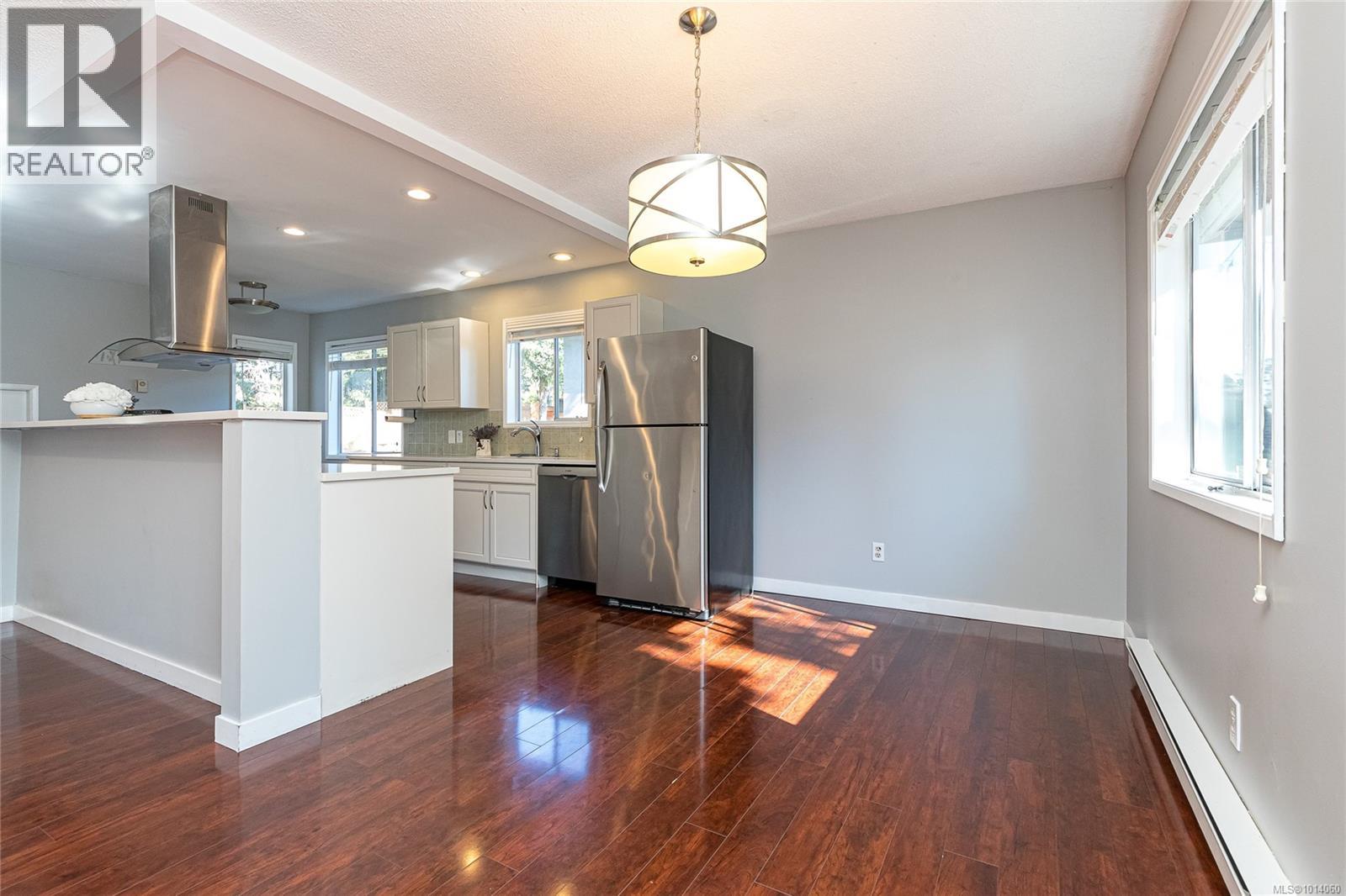 4166 Crosshaven Close, Saanich