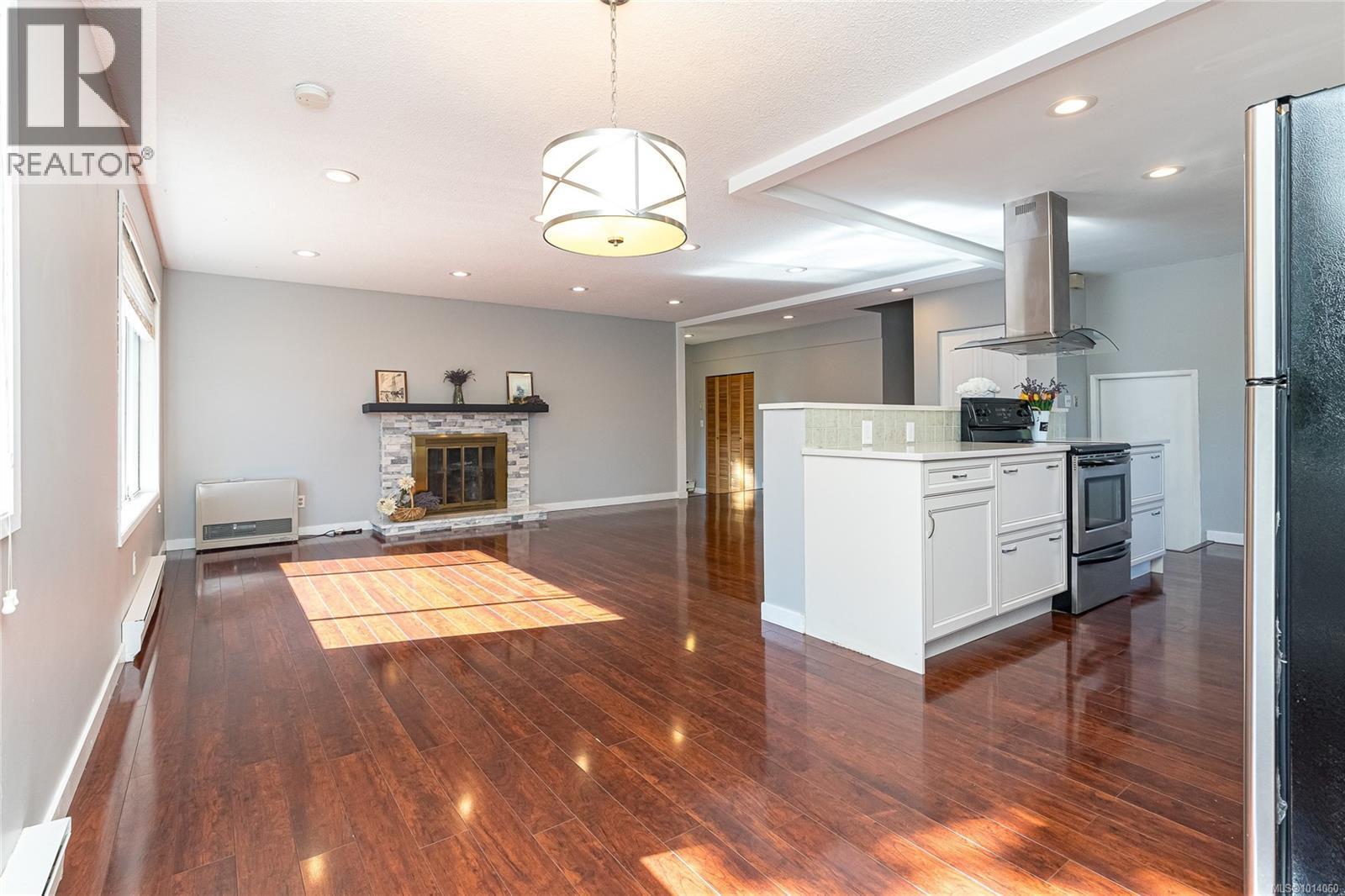 4166 Crosshaven Close, Saanich