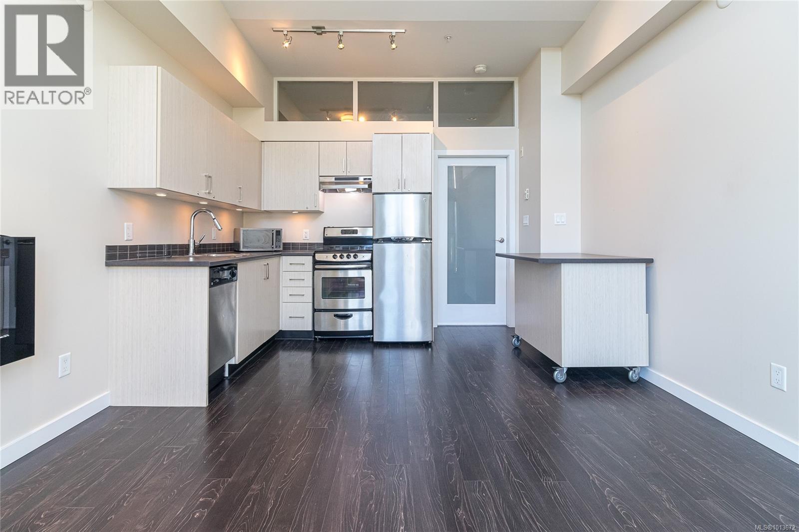 402 1121 Fort Street, Victoria