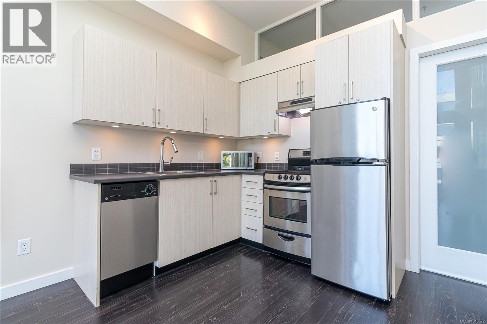 402 1121 Fort Street, Victoria