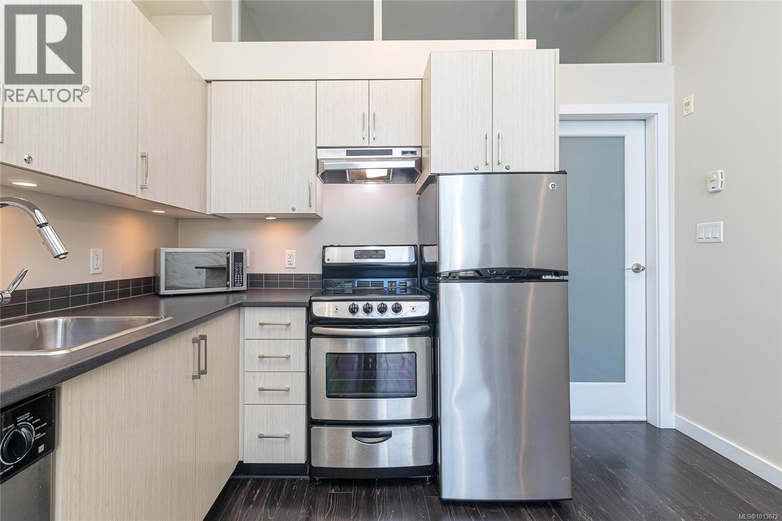 402 1121 Fort Street, Victoria
