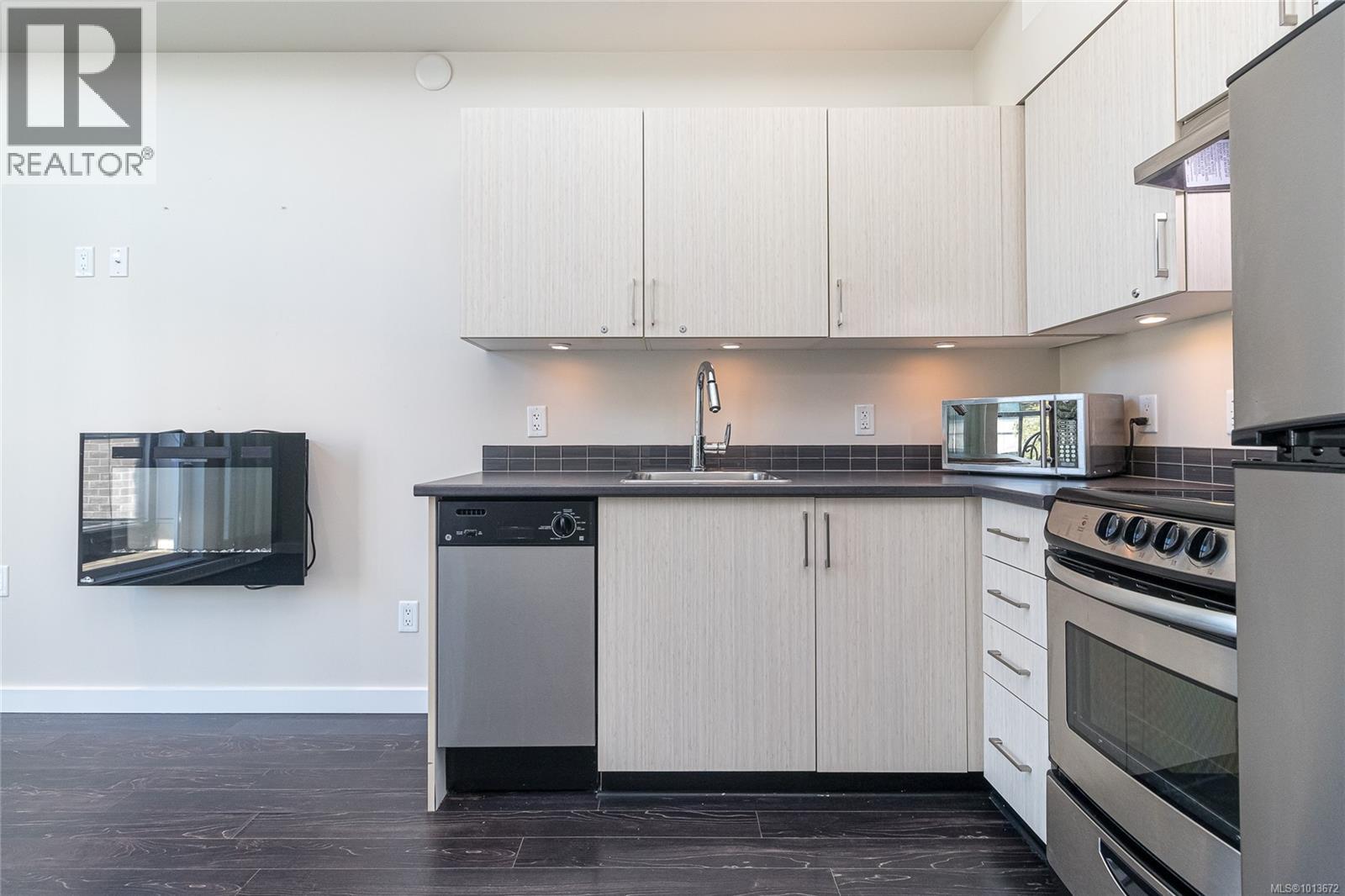402 1121 Fort Street, Victoria