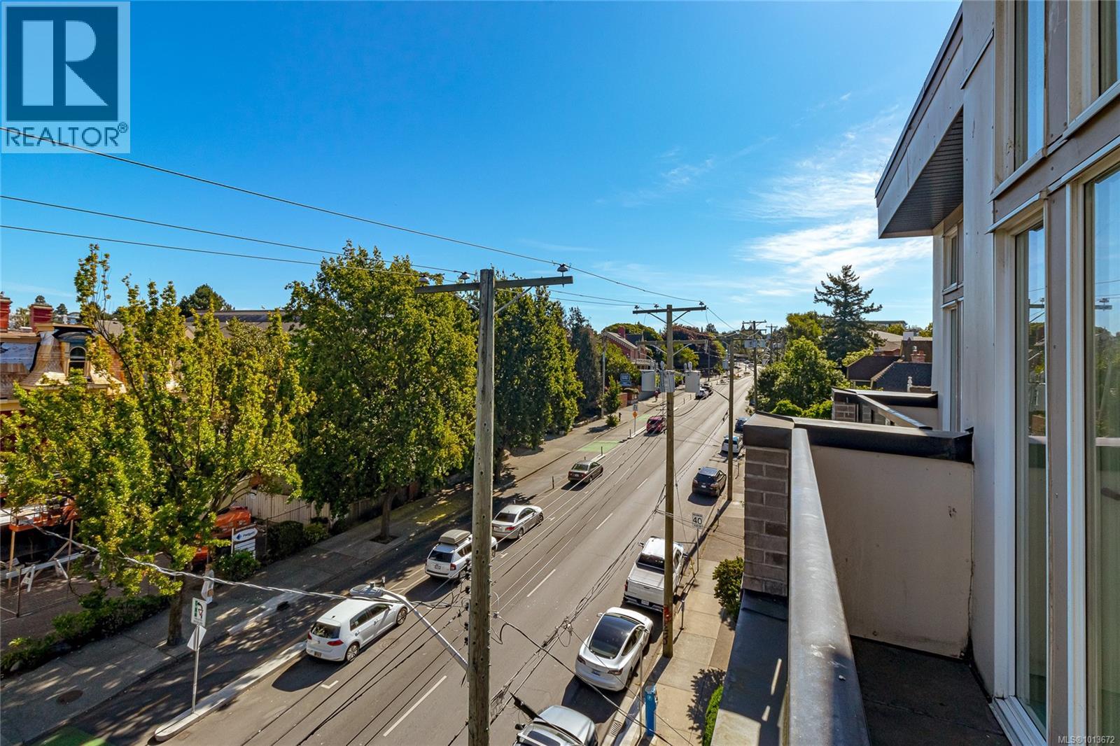 402 1121 Fort Street, Victoria