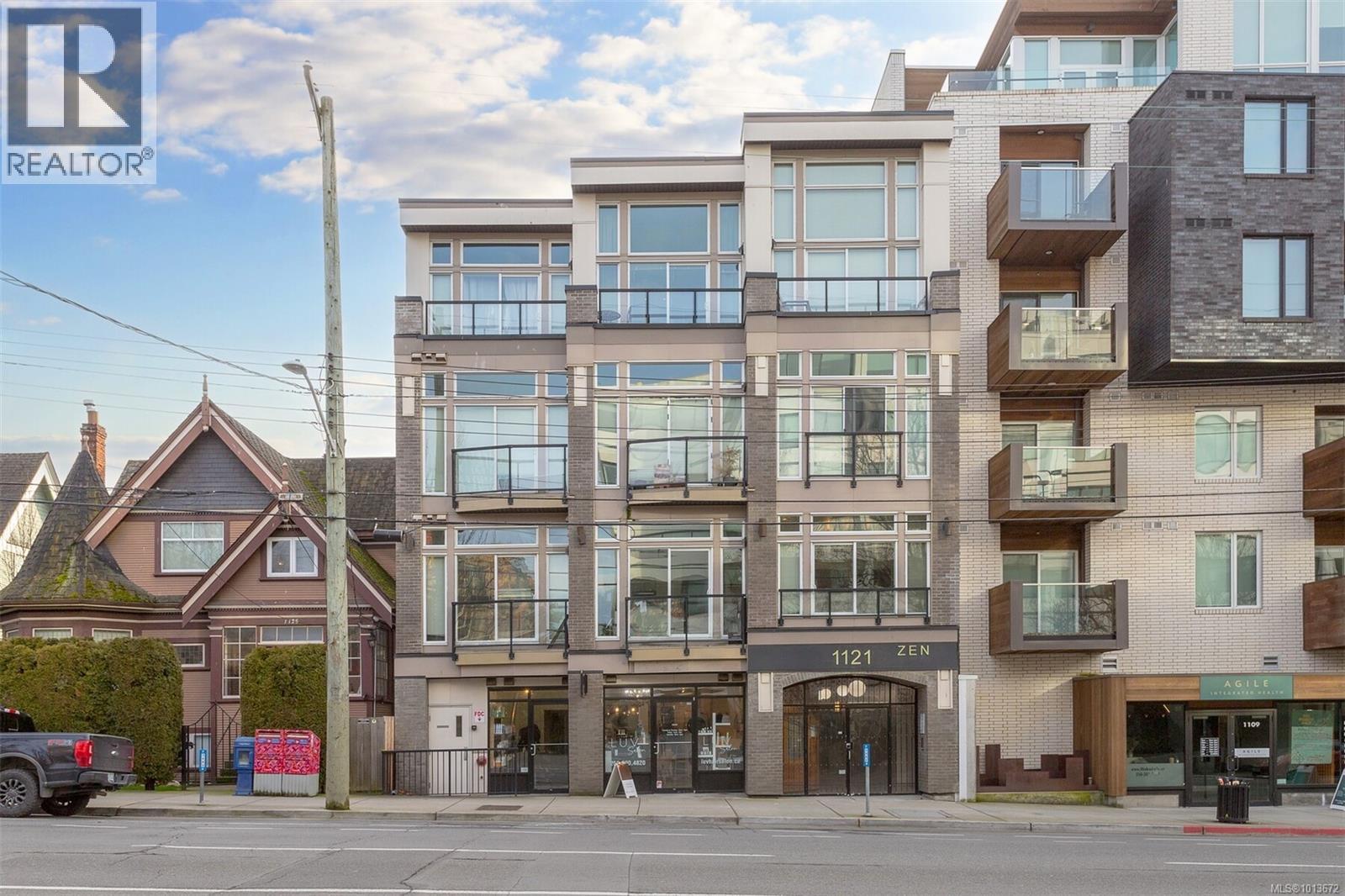 402 1121 Fort Street, Victoria