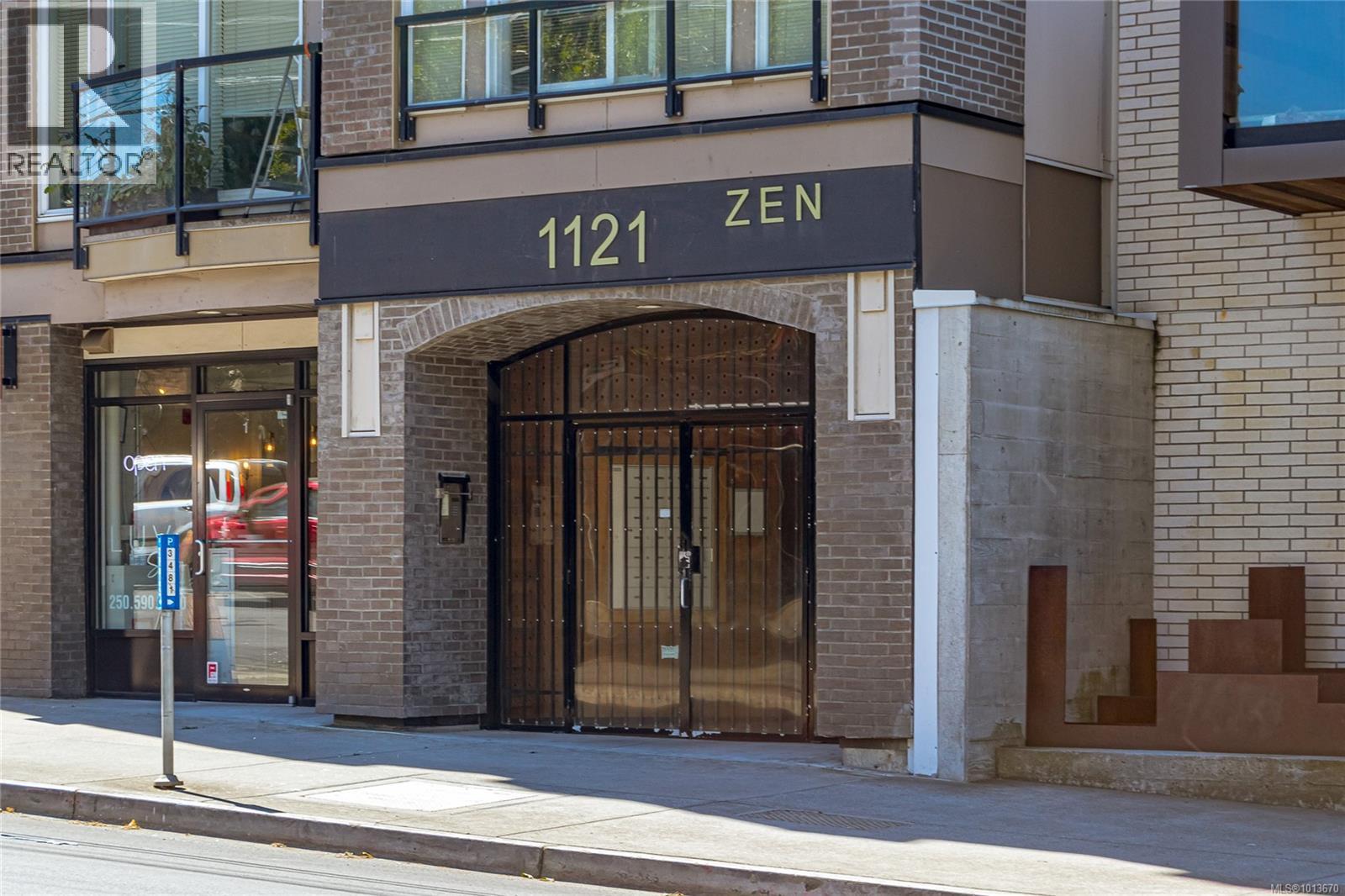 402 1121 Fort Street, Victoria