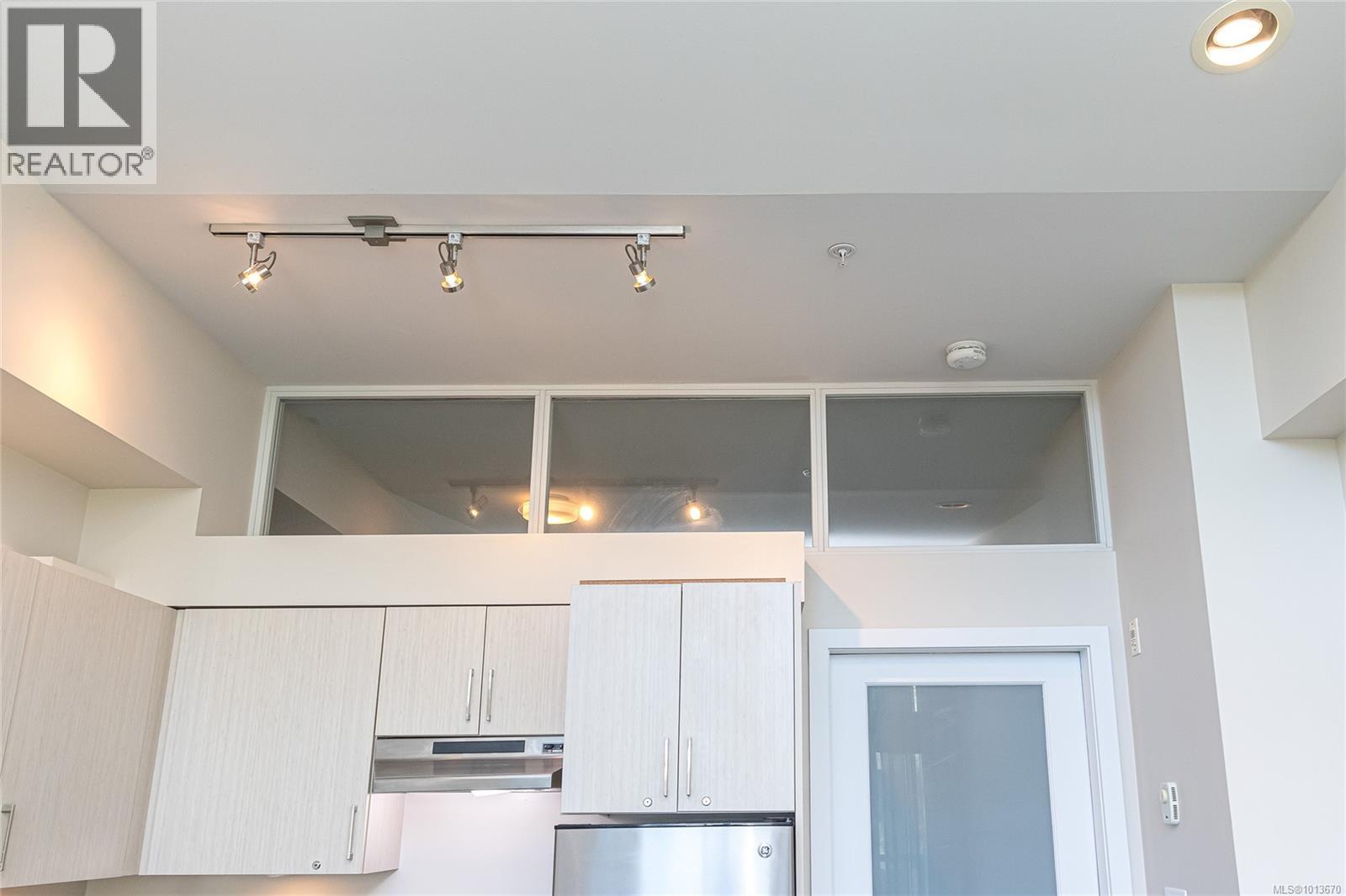 402 1121 Fort Street, Victoria