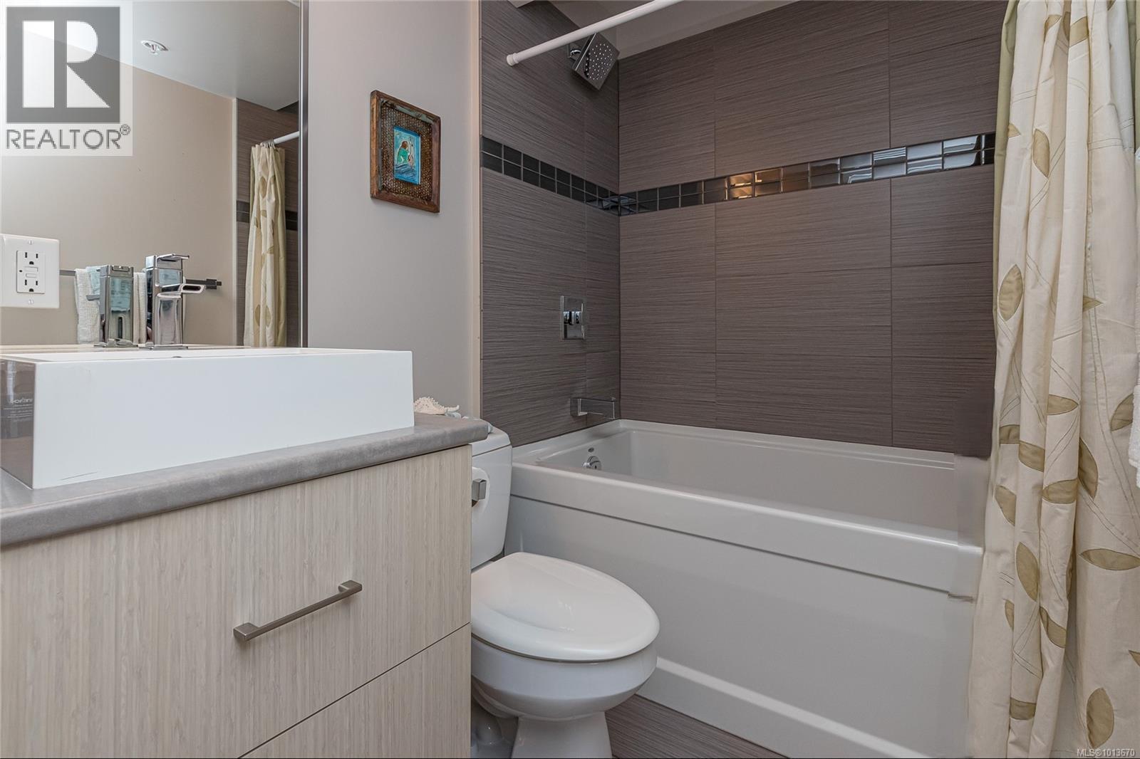 402 1121 Fort Street, Victoria