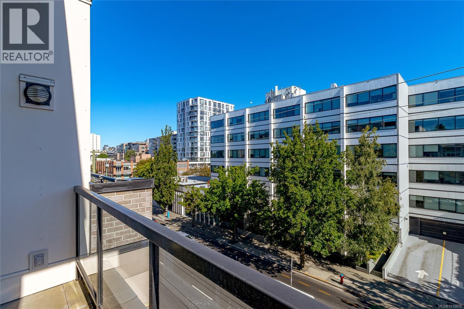 402 1121 Fort Street, Victoria