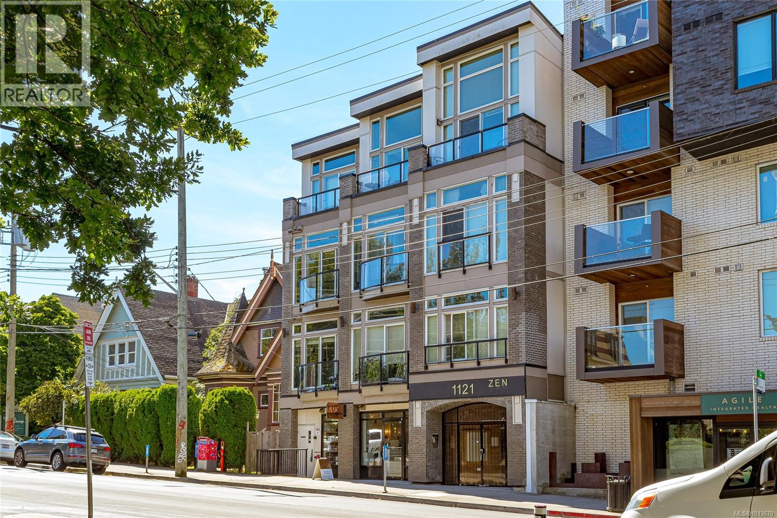 402 1121 Fort Street, Victoria