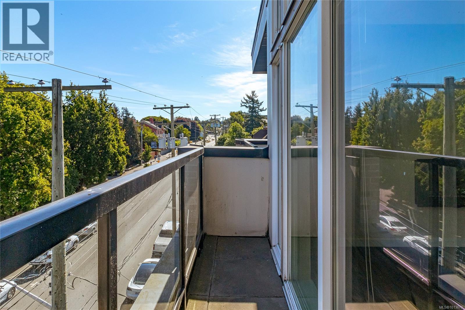402 1121 Fort Street, Victoria
