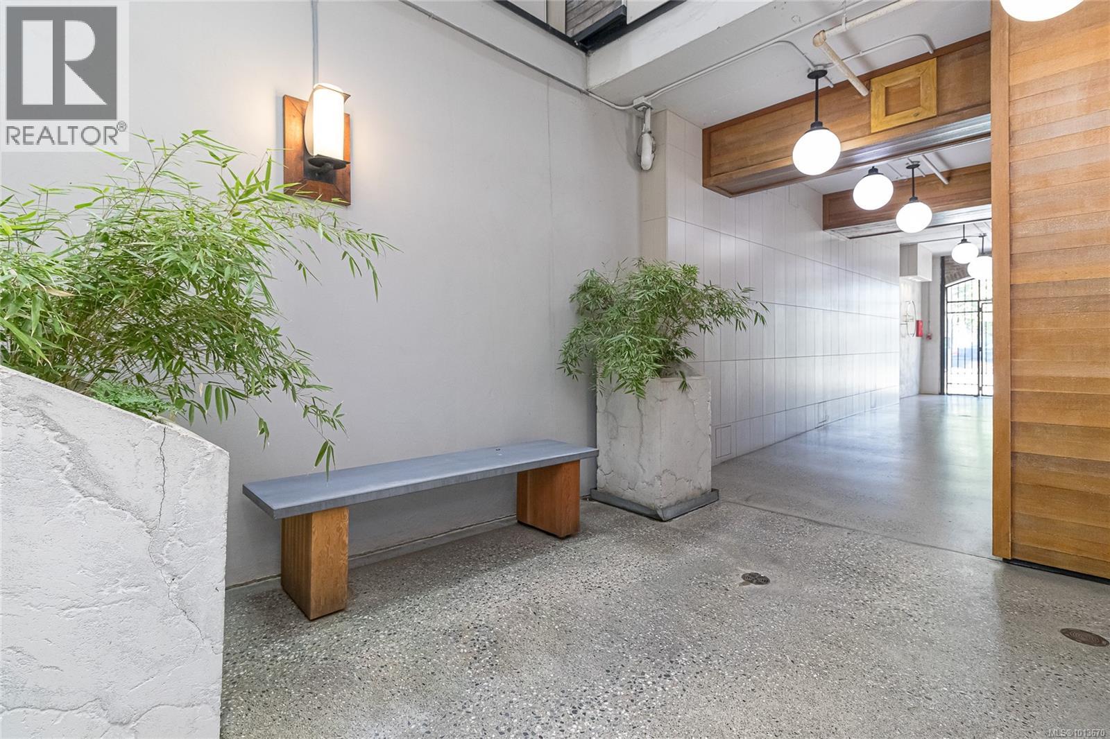 402 1121 Fort Street, Victoria