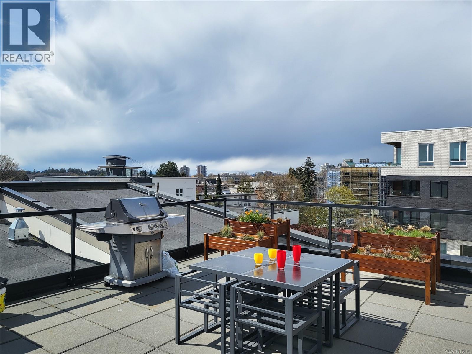 402 1121 Fort Street, Victoria