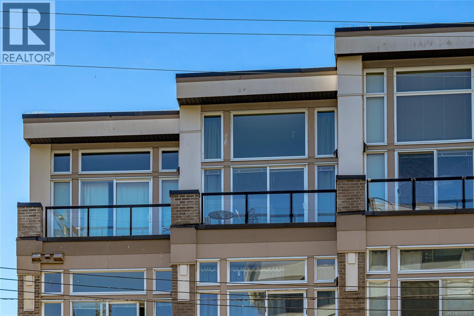 402 1121 Fort Street, Victoria