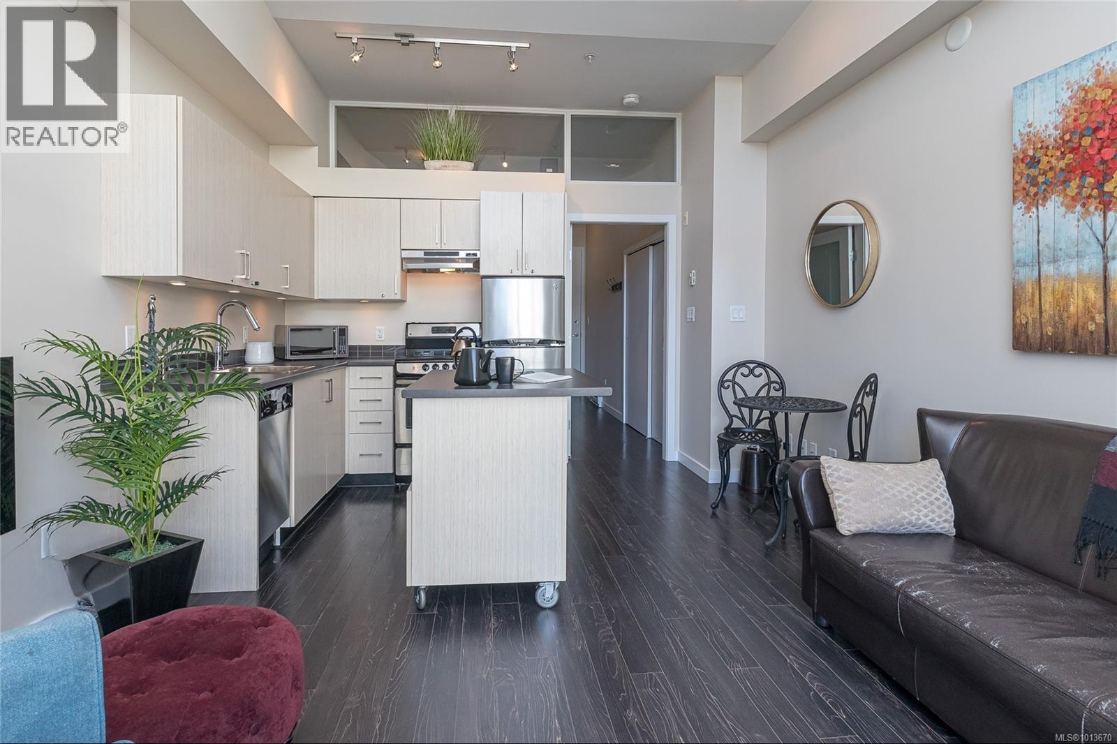 402 1121 Fort Street, Victoria