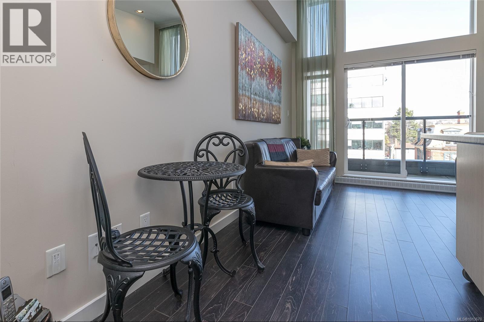 402 1121 Fort Street, Victoria