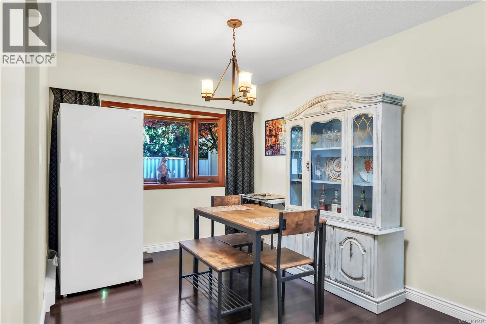  1985 Saunders Road, Sooke