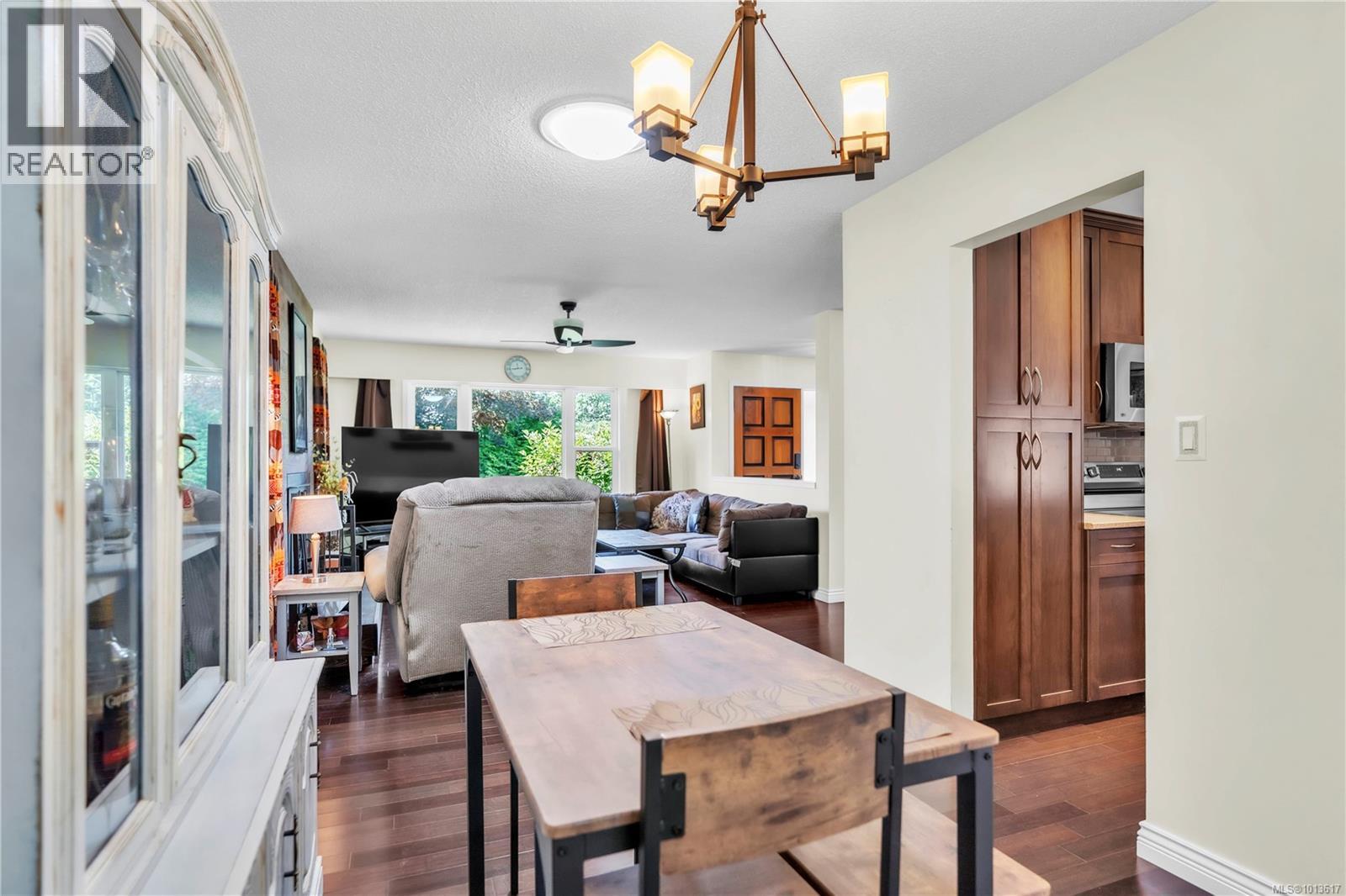  1985 Saunders Road, Sooke