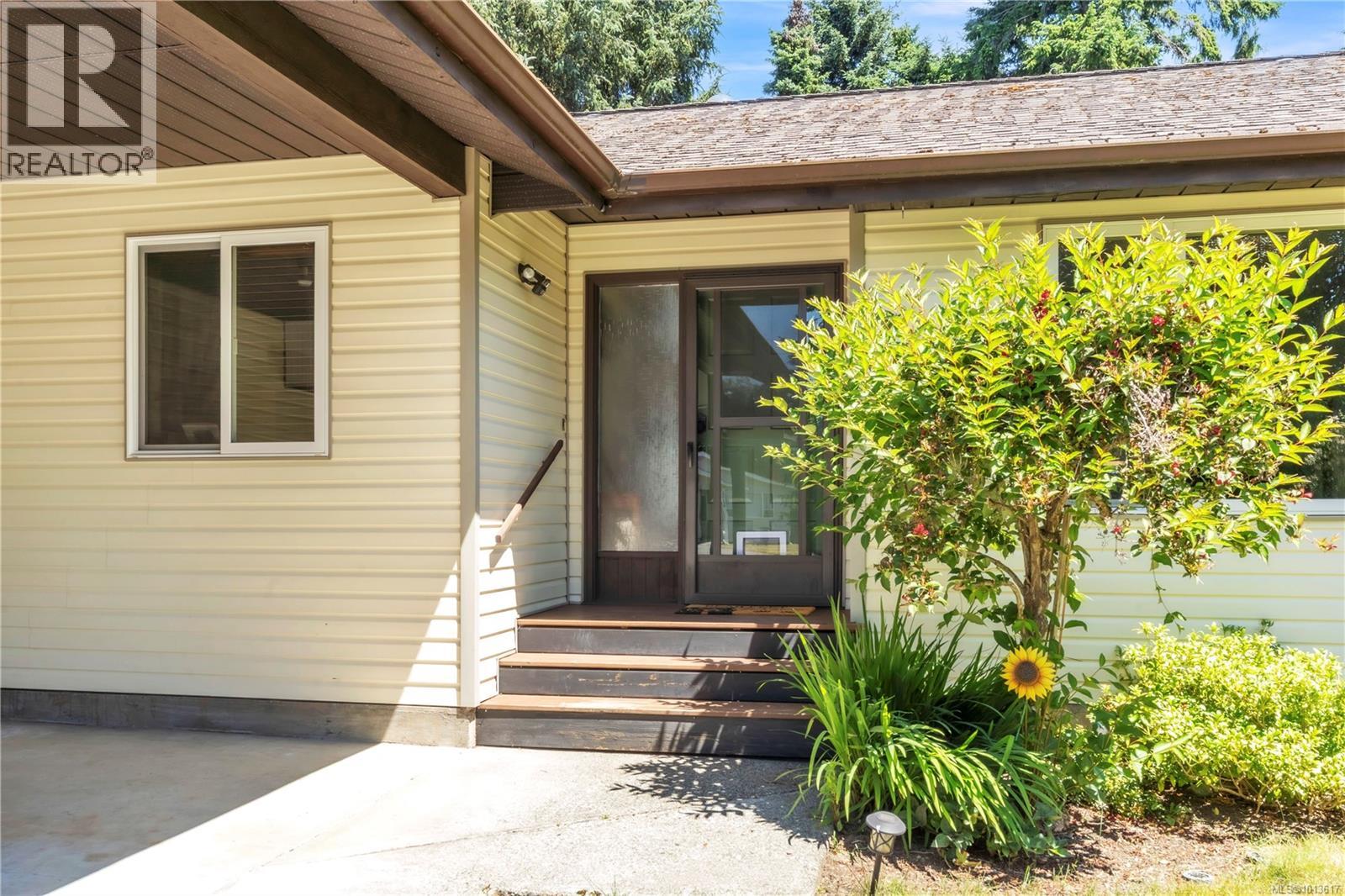  1985 Saunders Road, Sooke
