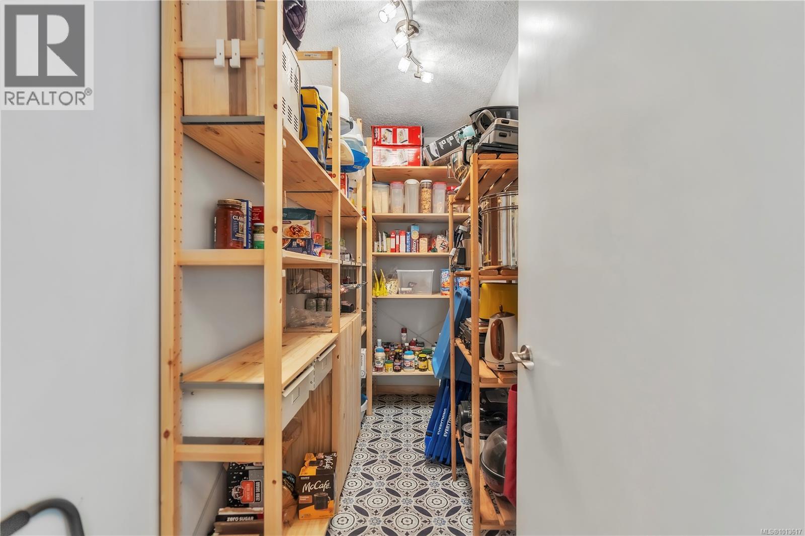  1985 Saunders Road, Sooke