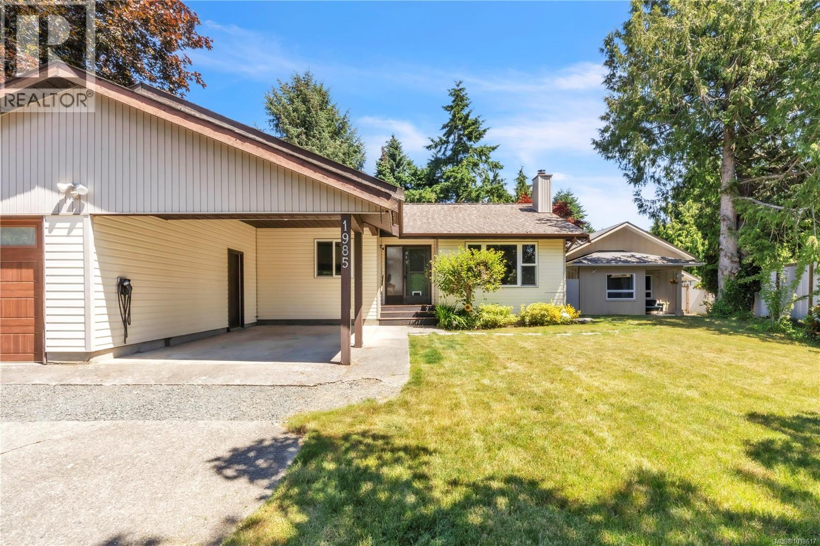  1985 Saunders Road, Sooke