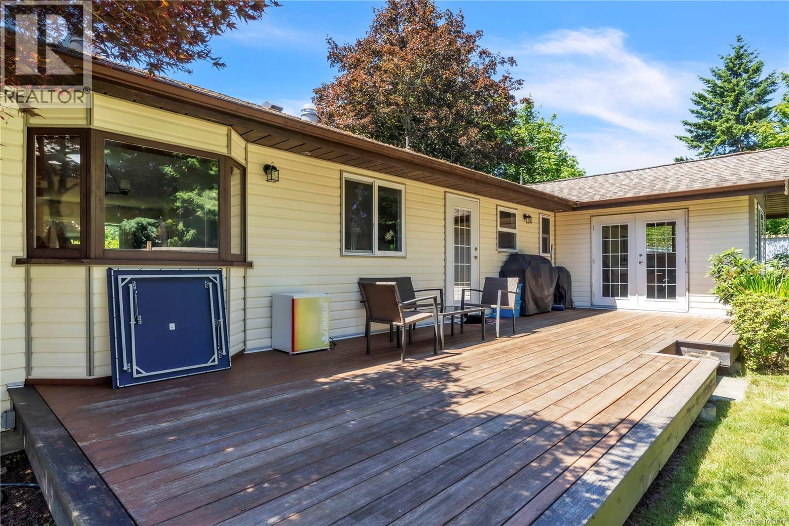  1985 Saunders Road, Sooke