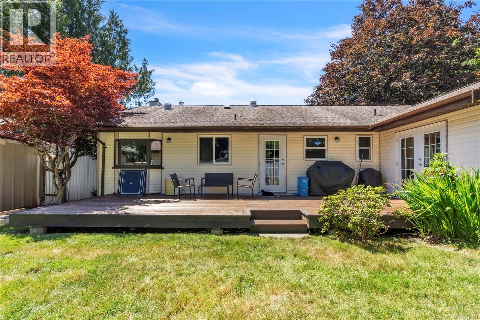  1985 Saunders Road, Sooke